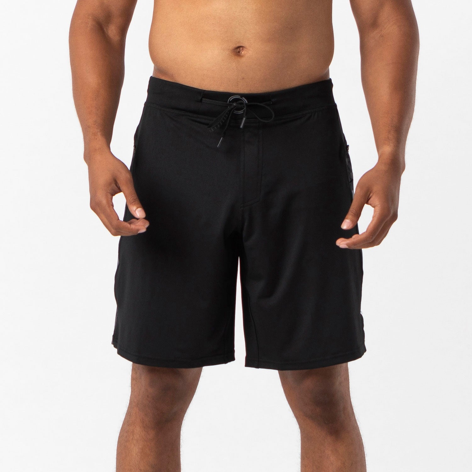 Helix III Short in black camo, ideal for intense training with a generous cut for comfort and movement.