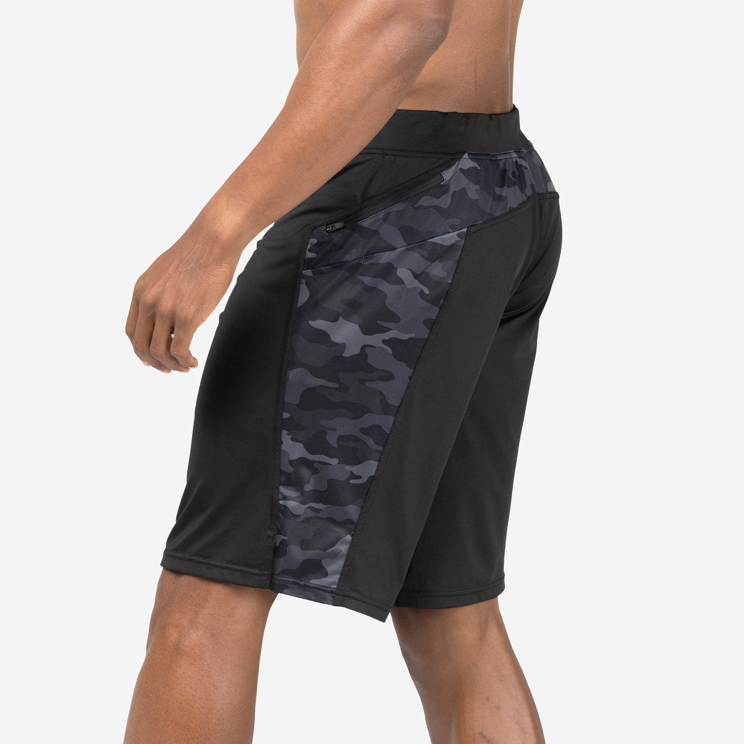 Helix III Short in black camo, designed for comfort and performance during intense training sessions.