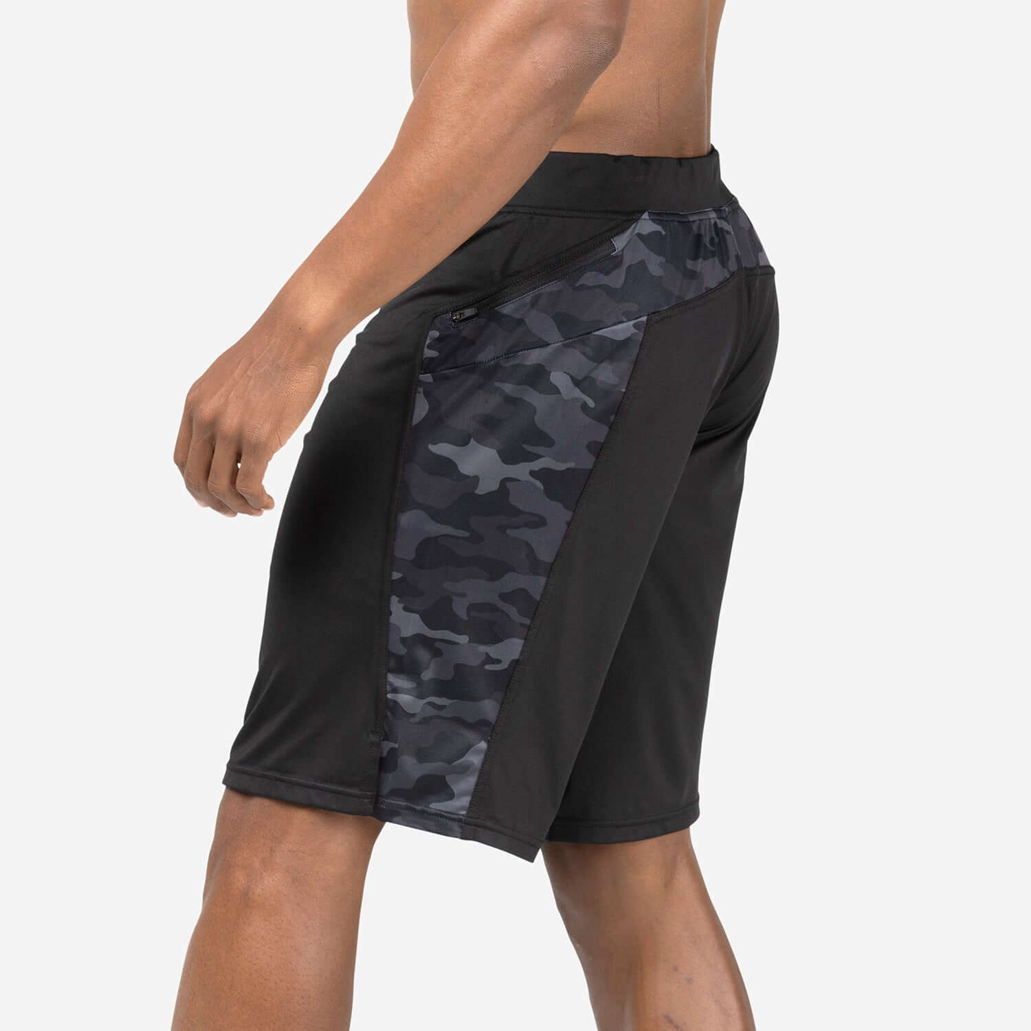 Helix III Short in black camo, designed for comfort and performance during intense training sessions.