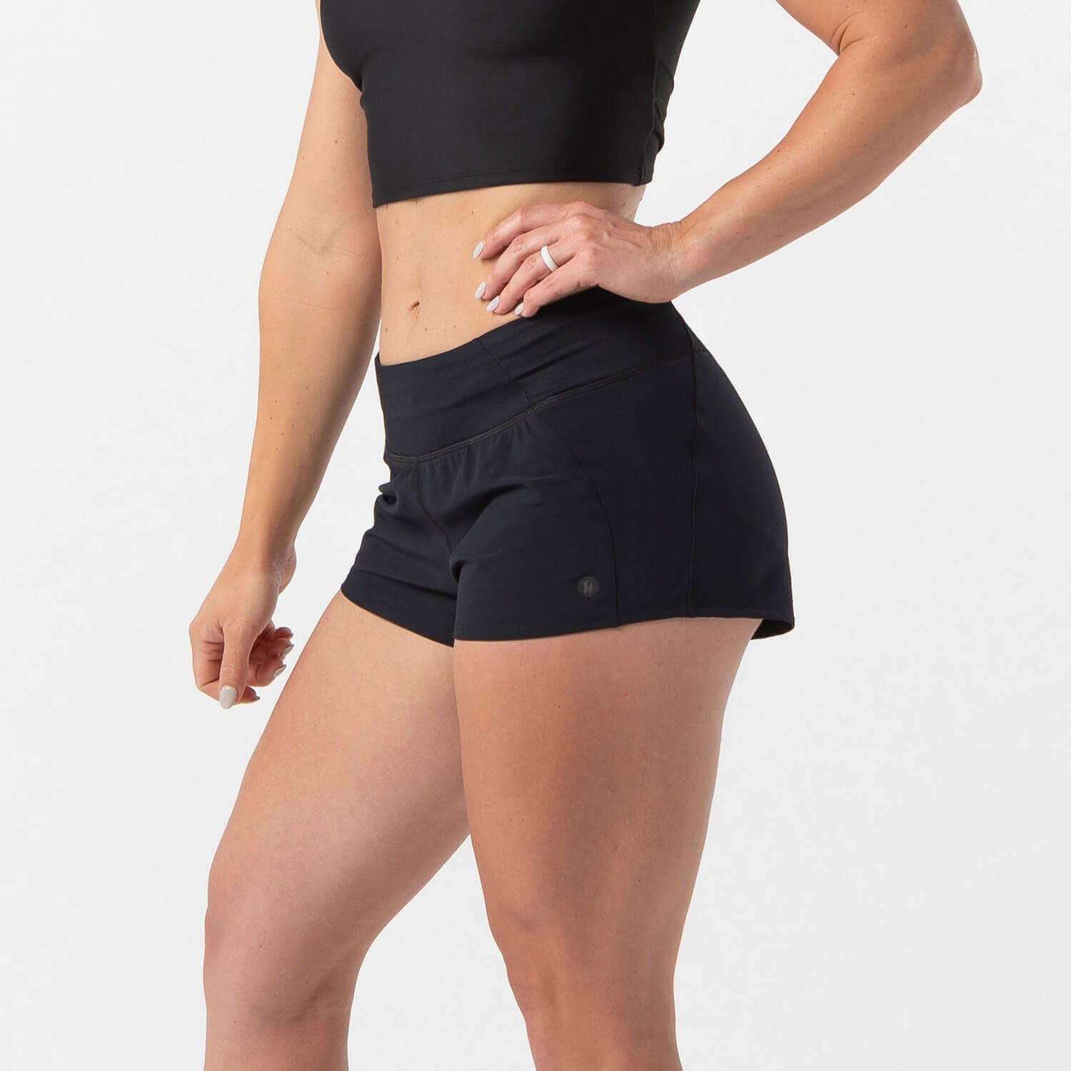 Woman wearing Vita Short Black, designed for runners and HIIT athletes, showcasing a streamlined design with a smooth-stretch waistband.